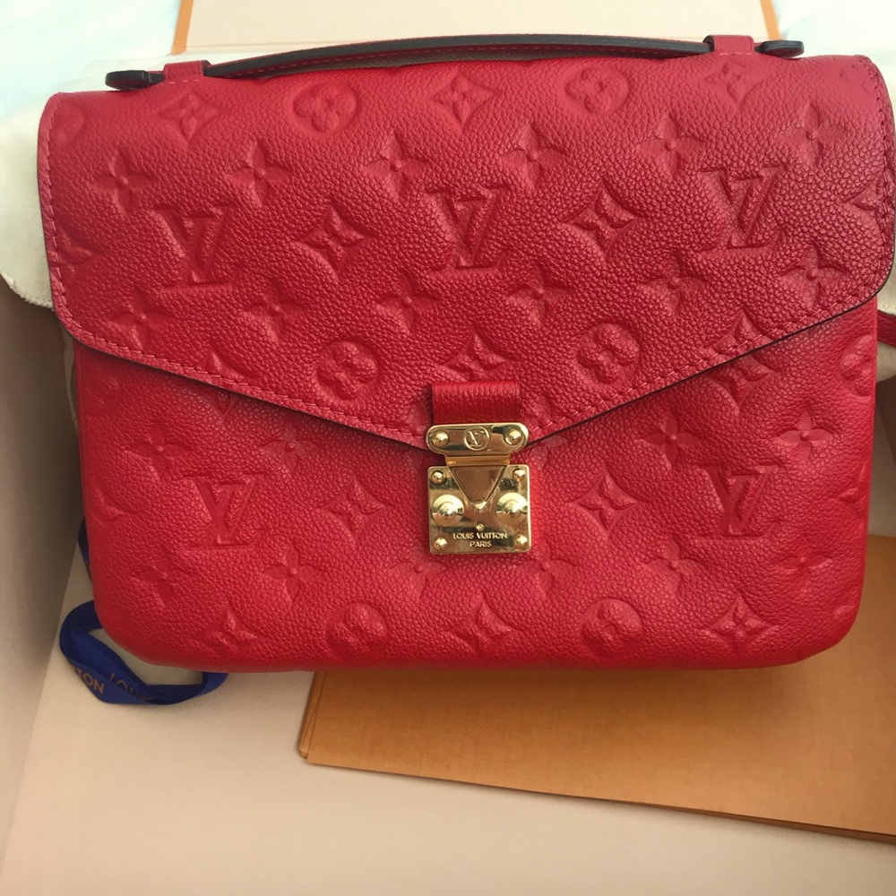 LV Pochette Metis in Scarlet Red
